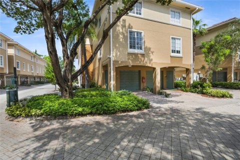 Townhouse in Miami, Florida 1 bedroom, 79.8 sq.m. № 1705901 - photo 1