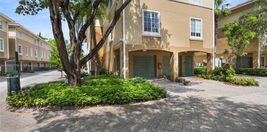 Townhouse in Miami, Florida 1 bedroom, 79.8 sq.m. № 1705901