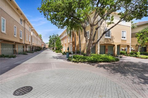 Townhouse in Miami, Florida 1 bedroom, 79.8 sq.m. № 1705901 - photo 17