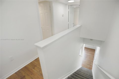 Townhouse in Miami, Florida 1 bedroom, 79.8 sq.m. № 1705901 - photo 9