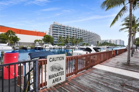 Townhouse in Miami, Florida 1 bedroom, 79.8 sq.m. № 1705901 - photo 21