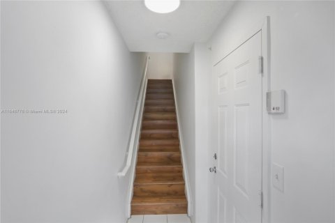 Townhouse in Miami, Florida 1 bedroom, 79.8 sq.m. № 1705901 - photo 2