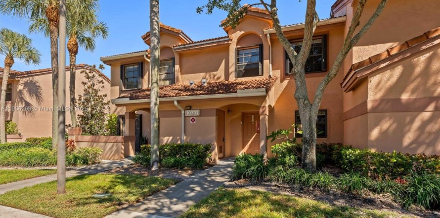 Condominio en Plantation, Florida, 3 dormitorios № 1963575