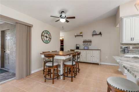 House in Port Charlotte, Florida 4 bedrooms, 209.87 sq.m. № 1609335 - photo 18