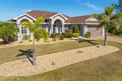 House in Port Charlotte, Florida 4 bedrooms, 209.87 sq.m. № 1609335 - photo 6