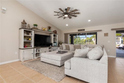 House in Port Charlotte, Florida 4 bedrooms, 209.87 sq.m. № 1609335 - photo 10