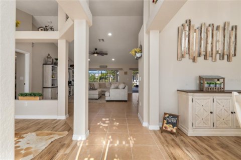 House in Port Charlotte, Florida 4 bedrooms, 209.87 sq.m. № 1609335 - photo 7
