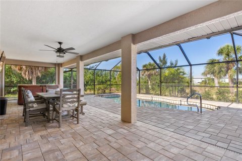 House in Port Charlotte, Florida 4 bedrooms, 209.87 sq.m. № 1609335 - photo 28