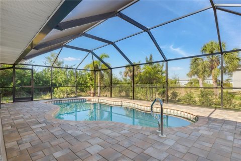 House in Port Charlotte, Florida 4 bedrooms, 209.87 sq.m. № 1609335 - photo 29