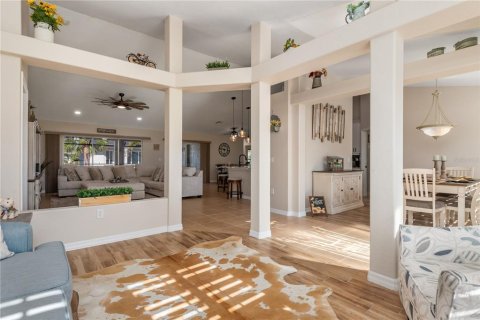 House in Port Charlotte, Florida 4 bedrooms, 209.87 sq.m. № 1609335 - photo 20