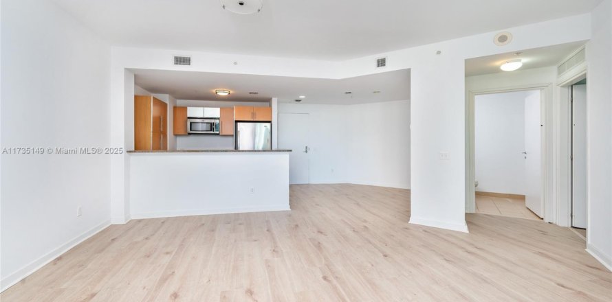 Кондоминиум с 1 спальней в Майами, Флорида № 1985028