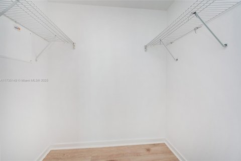 Купить кондоминиум в Майами, Флорида 1 спальня, 68.1м2, № 1985028 - фото 14