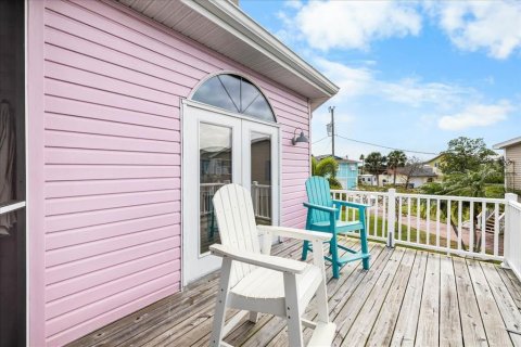 House in Hernando Beach, Florida 2 bedrooms, 129.32 sq.m. № 2120009 - photo 12