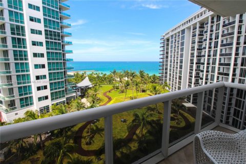 Copropriété à vendre à Bal Harbour, Floride: 2 chambres, 98.1 m2 № 1867904 - photo 3