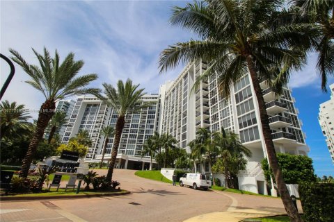 Copropriété à vendre à Bal Harbour, Floride: 2 chambres, 98.1 m2 № 1867904 - photo 15