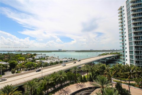 Copropriété à vendre à Bal Harbour, Floride: 2 chambres, 98.1 m2 № 1867904 - photo 17