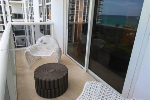 Copropriété à vendre à Bal Harbour, Floride: 2 chambres, 98.1 m2 № 1867904 - photo 24