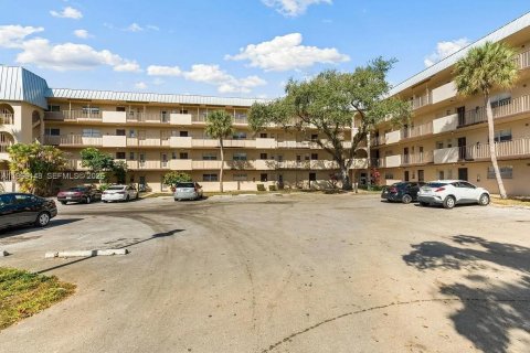 Condominio en venta en Lauderhill, Florida, 2 dormitorios № 2056815 - foto 7