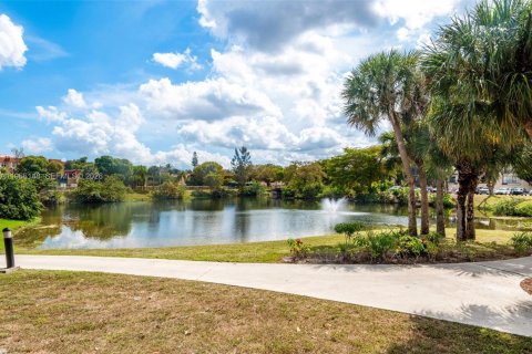 Condominio en venta en Lauderhill, Florida, 2 dormitorios № 2056815 - foto 5