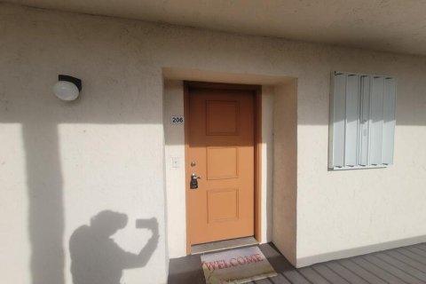 Купить кондоминиум в Лейк-Уорт, Флорида 5 комнат, 104.98м2, № 2086333 - фото 4