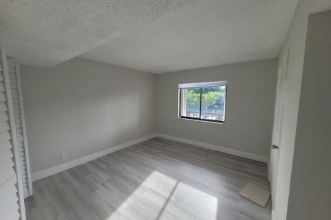 Купить кондоминиум в Лейк-Уорт, Флорида 5 комнат, 104.98м2, № 2086333 - фото 15