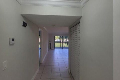 Купить кондоминиум в Лейк-Уорт, Флорида 5 комнат, 104.98м2, № 2086333 - фото 7