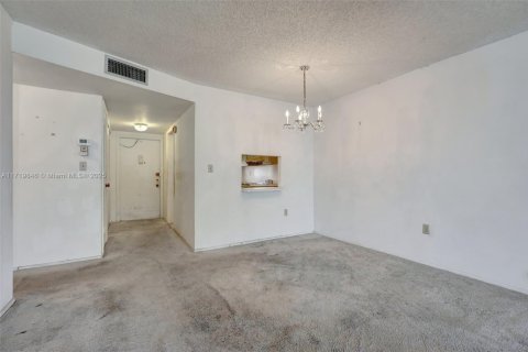 Condo in Sunrise, Florida, 2 bedrooms  № 1764319 - photo 9