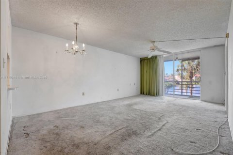 Condo in Sunrise, Florida, 2 bedrooms  № 1764319 - photo 8