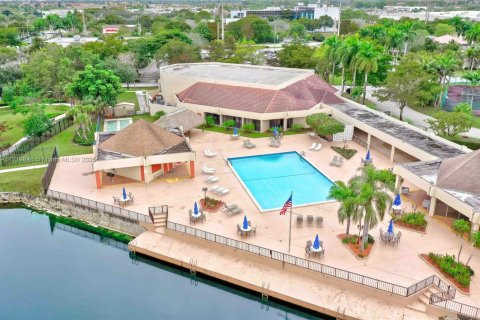 Condo in Sunrise, Florida, 2 bedrooms  № 1764319 - photo 25