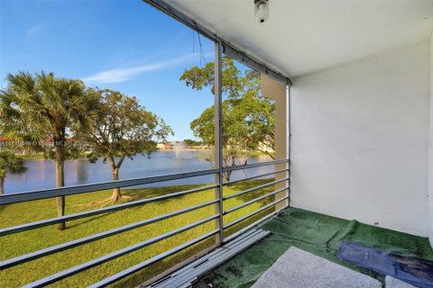 Condo in Sunrise, Florida, 2 bedrooms  № 1764319 - photo 13