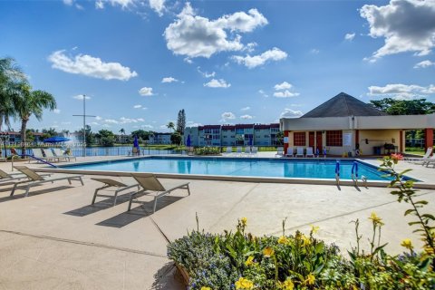 Condo in Sunrise, Florida, 2 bedrooms  № 1764319 - photo 22