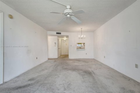 Condo in Sunrise, Florida, 2 bedrooms  № 1764319 - photo 12