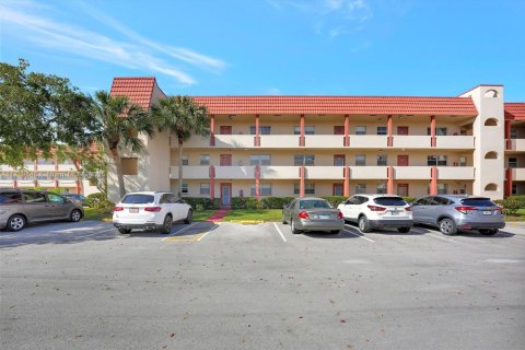 Condo in Sunrise, Florida, 2 bedrooms  № 1764319 - photo 1