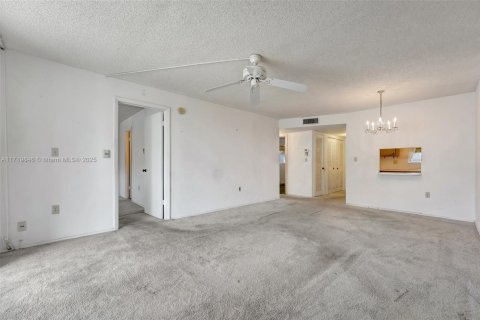Condo in Sunrise, Florida, 2 bedrooms  № 1764319 - photo 11