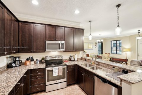 Condo in Naples, Florida, 2 bedrooms  № 1973572 - photo 10