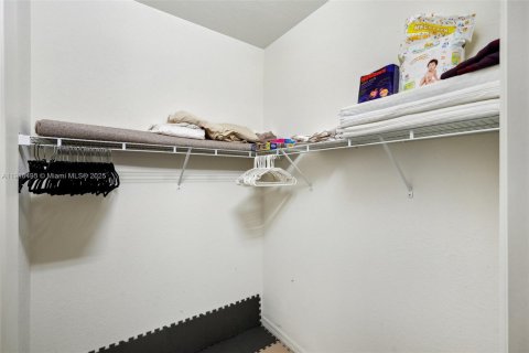 Condo in Naples, Florida, 2 bedrooms  № 1973572 - photo 20