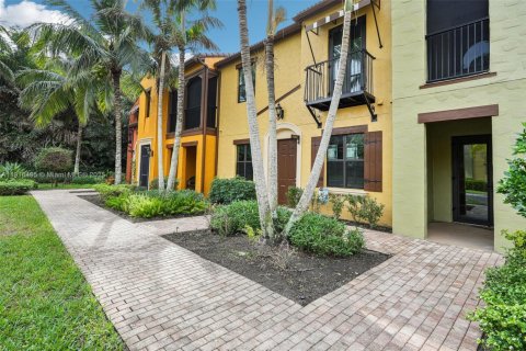 Condo in Naples, Florida, 2 bedrooms  № 1973572 - photo 3