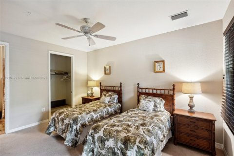 Condo in Naples, Florida, 2 bedrooms  № 1973572 - photo 23
