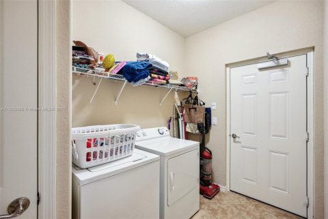 Condo in Naples, Florida, 2 bedrooms  № 1973572 - photo 22