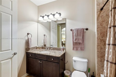 Condo in Naples, Florida, 2 bedrooms  № 1973572 - photo 18