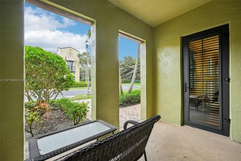 Condo in Naples, Florida, 2 bedrooms  № 1973572 - photo 25