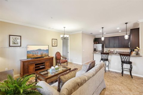 Condo in Naples, Florida, 2 bedrooms  № 1973572 - photo 7