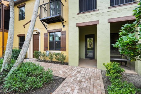 Condo in Naples, Florida, 2 bedrooms  № 1973572 - photo 1