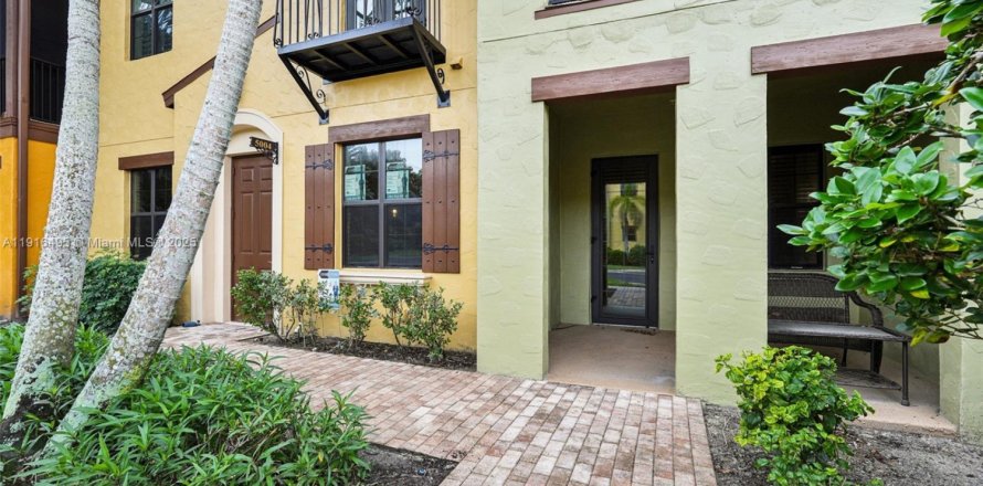 Condo in Naples, Florida, 2 bedrooms  № 1973572