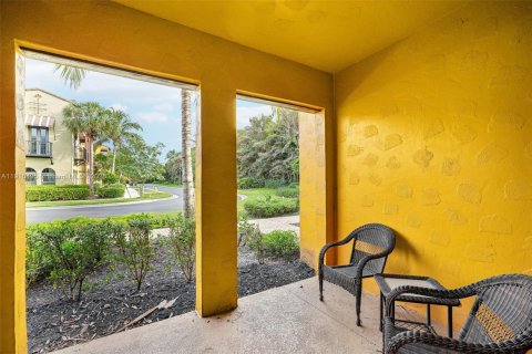 Condo in Naples, Florida, 2 bedrooms  № 1973572 - photo 26