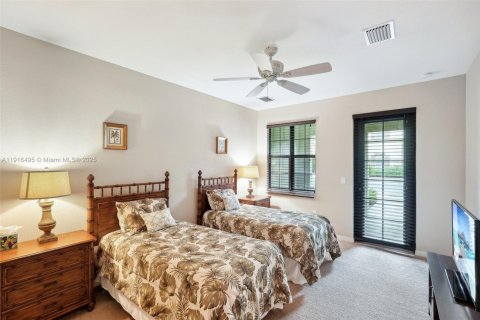 Condo in Naples, Florida, 2 bedrooms  № 1973572 - photo 19