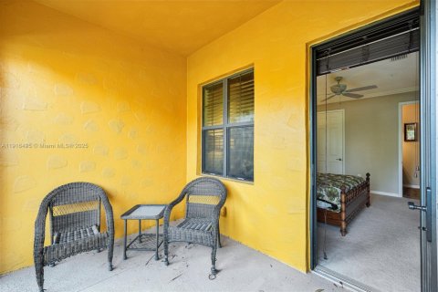 Condo in Naples, Florida, 2 bedrooms  № 1973572 - photo 27