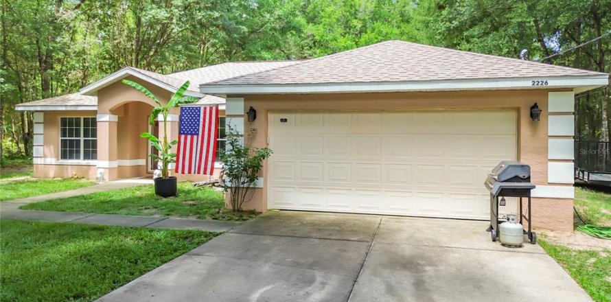House in Dunnellon, Florida 3 bedrooms, 145.95 sq.m. № 2104766