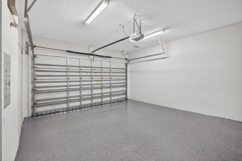 Купить таунхаус в Уилтон-Мэнорс, Флорида 3 комнаты, 178м2, № 2190030 - фото 28