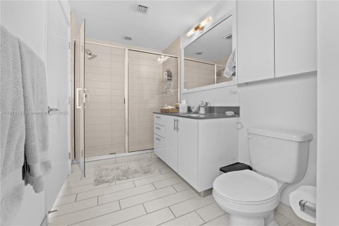 Condo in Miami, Florida, 2 bedrooms № 1926219 - photo 15